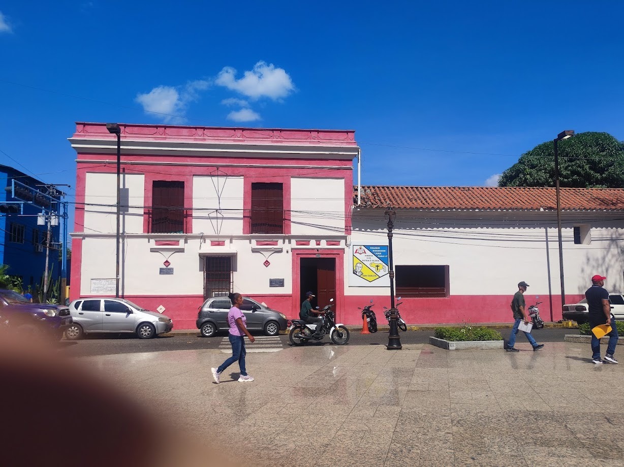 Fotografía histórica de la fundación de la institución